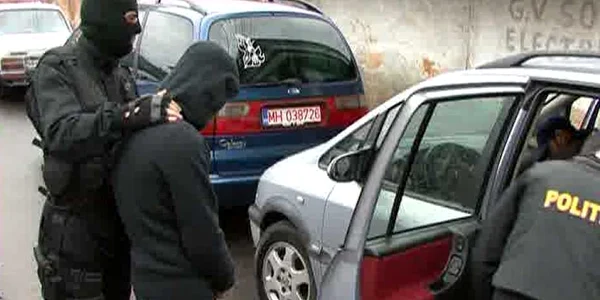 percheziţii