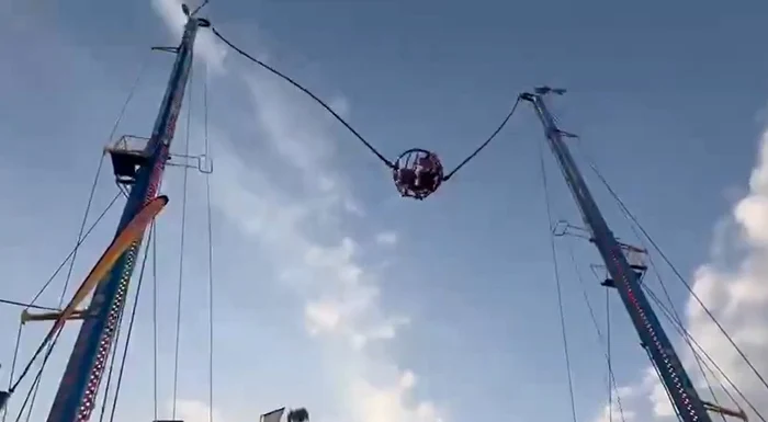 Momentul în care cablul unei cabine se rupe în aer la un parc din Spania / foto: captură video X