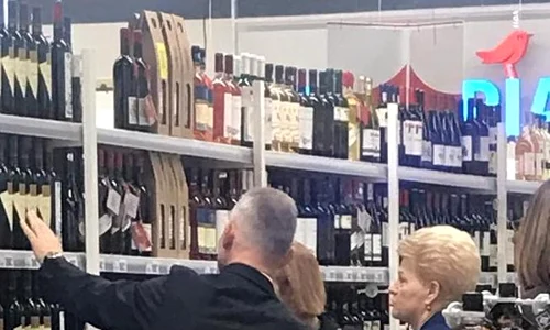 Președinta Lituaniei a studiat oferta de vinuri românești jpeg