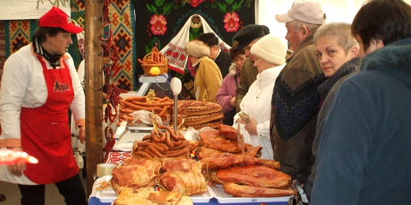 Albaiulienii sunt încântaţi de produsele tradiţionale pentru Crăciun