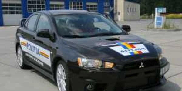 VIDEO Mitsubishi EVO X pentru poliţişti