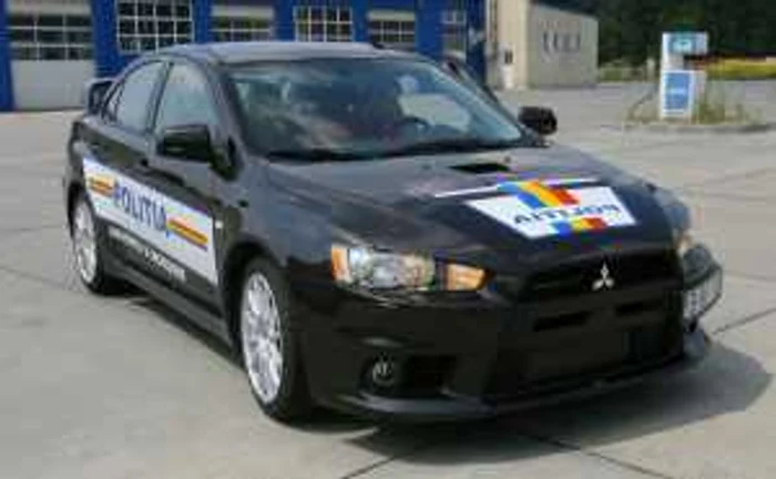 VIDEO Mitsubishi EVO X pentru poliţişti