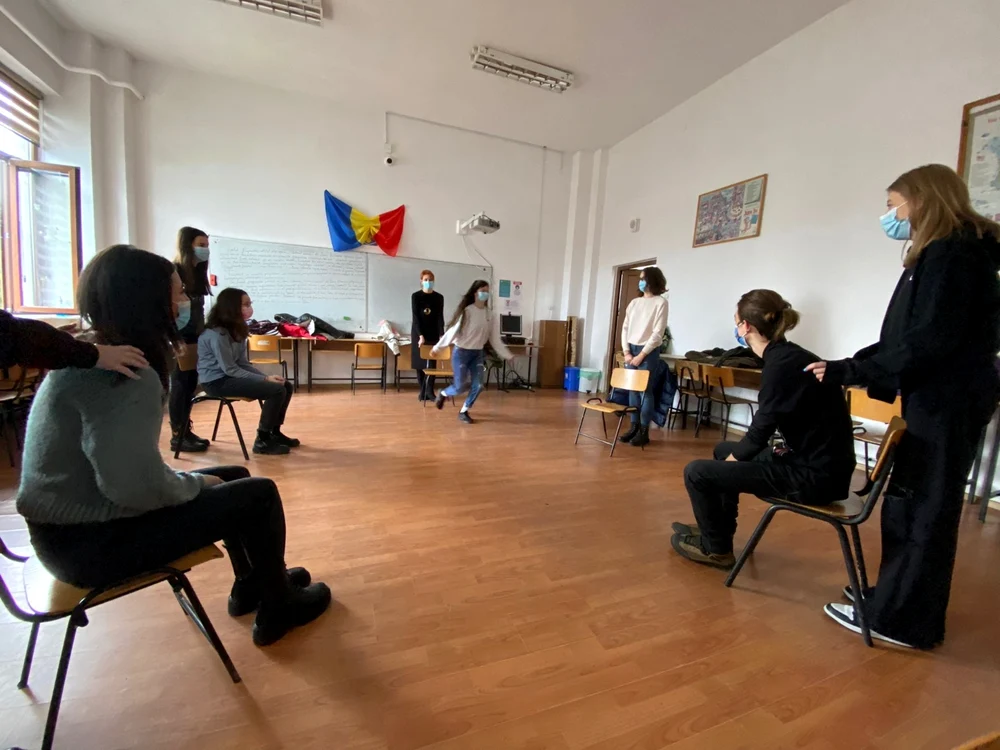 Elevii de la „Radu Greceanu” la repetiții FOTO: arhiva trupei ReGe