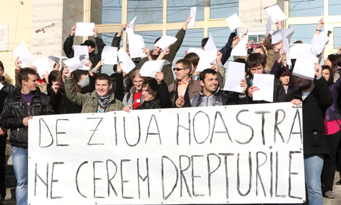La protestele din 2003, mii de studenţi au ieşit în stradă timp de câteva zile