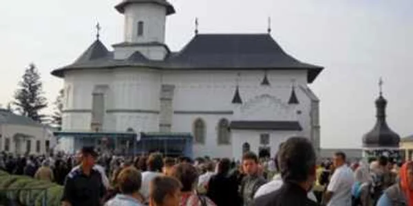 Slujba de la Arhiepiscopia Romanului şi Bacăului va începe la 23.30 