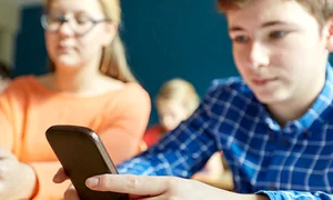 signs addicted smartphone 1 jpeg