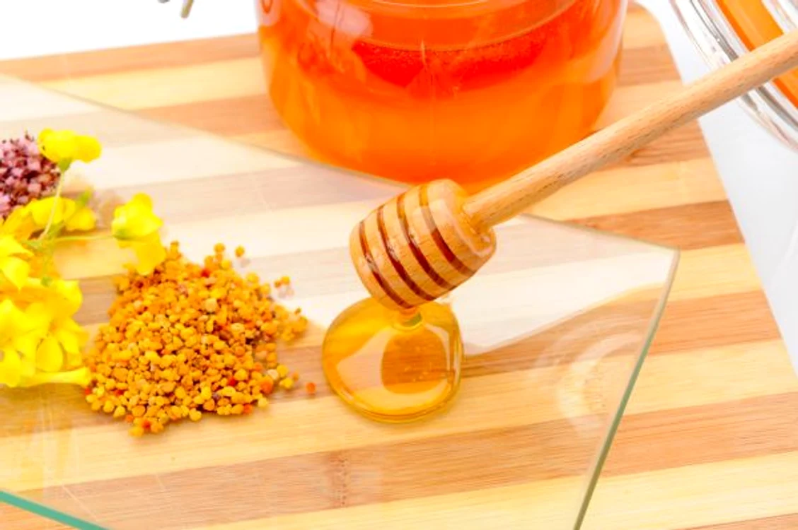 
    Nucile sunt bogate în seleniu, un oligoelement esențial care are grijă de sănătatea glandei tiroide.www.clicksanatate.ro  