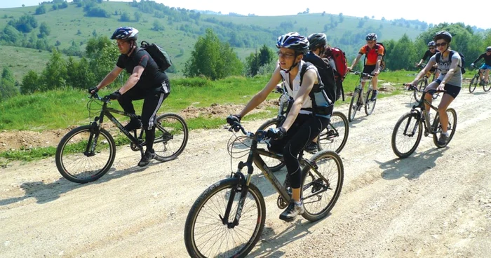 Cicloturiştii vor să promoveze frumuseţea Dunării