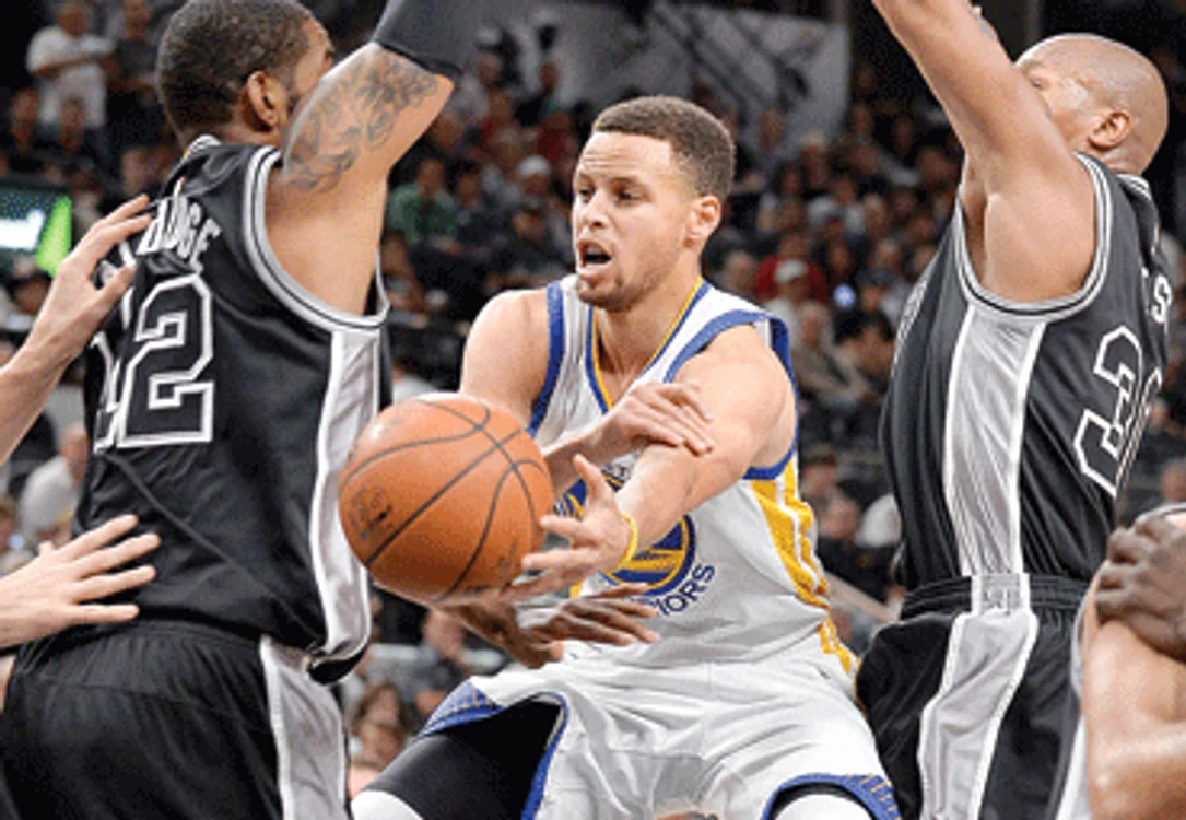 Stephen Curry şi-a condus colegii spre un record incredibilFoto: AP