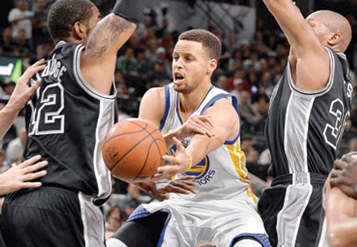 Stephen Curry şi-a condus colegii spre un record incredibilFoto: AP