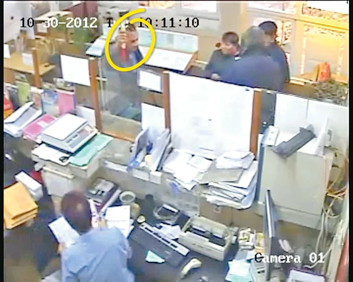 Lui Florian Niedbala i s-a făcut rău în arest, în timp ce mânca. Un echipaj SMURD l-a dus la spital, unde a primit îngrijiri medicale