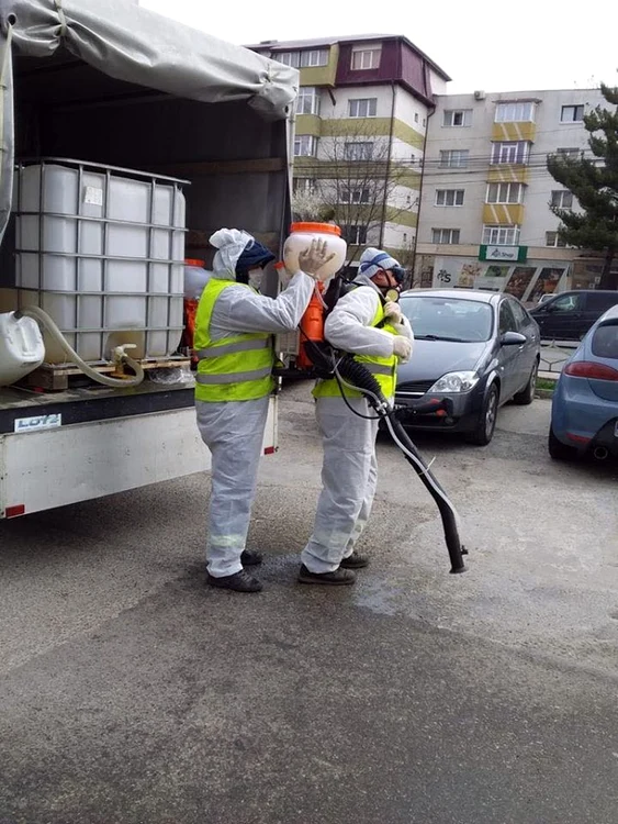 Pe străzile orașului au început ample acțiuni de dezinfecție
