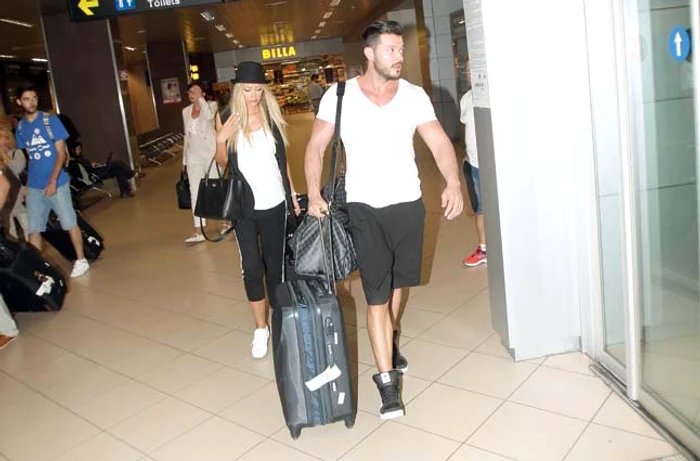 Cei doi îndrăgostiţi au sosit luni noaptea în ţarăFotografii: Mihai Ionescu