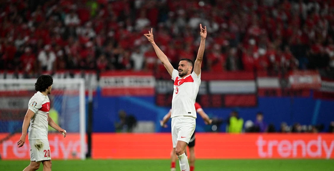 Demiral și salutul organizației extremiste ”Lupii gri”. Foto Profimedia