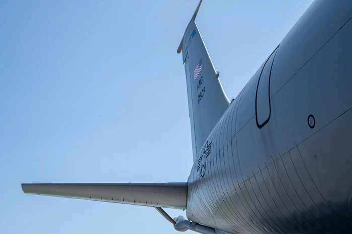 VIDEO Un pilot s-a aruncat din avion fără parașută. Ce l-a făcut să recurgă la acest gest