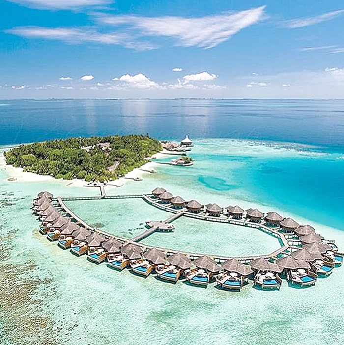 În Maldive, Laura Cosoi și  Cosmin Curticăpean s-au cazat  în luxul suprem, la Baros Resort