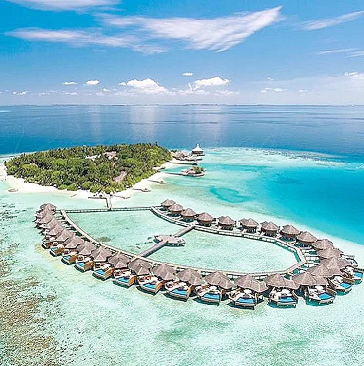 În Maldive, Laura Cosoi și  Cosmin Curticăpean s-au cazat  în luxul suprem, la Baros Resort