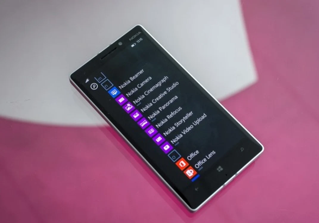 
    Nokia Lumia 930 este unul dintre cele mai bune telefoane de pe piaţă în 2014  