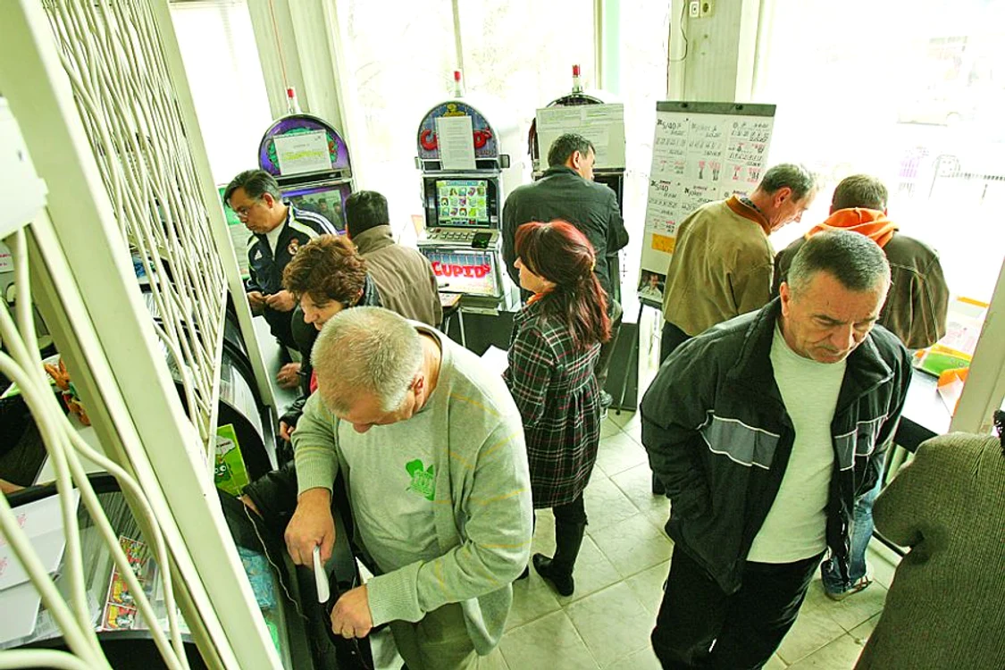 
    Numerele extrase duminică 18 martie au fost 3, 39, 33, 40, 2 şi 17  