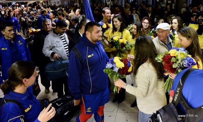 
    Deşi "Stejarii" n-au câştigat niciun meci, spiritul lor de luptă le-a mers la suflet suporterilor din ţarăSursa FOTO: www.frr.ro  
