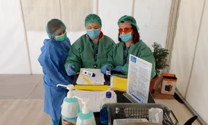 În cazul în care se depistează simptome specifice CoViD – 19, există spații dedicate pentru evaluări   jpeg