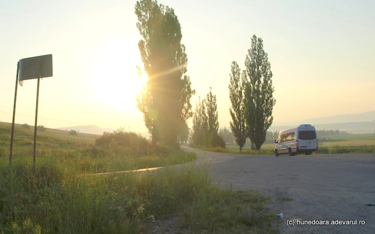 Şoseaua Hunedoara - Călan. FOTO: Daniel Guţă. ADEVĂRUL. ARHIVĂ.