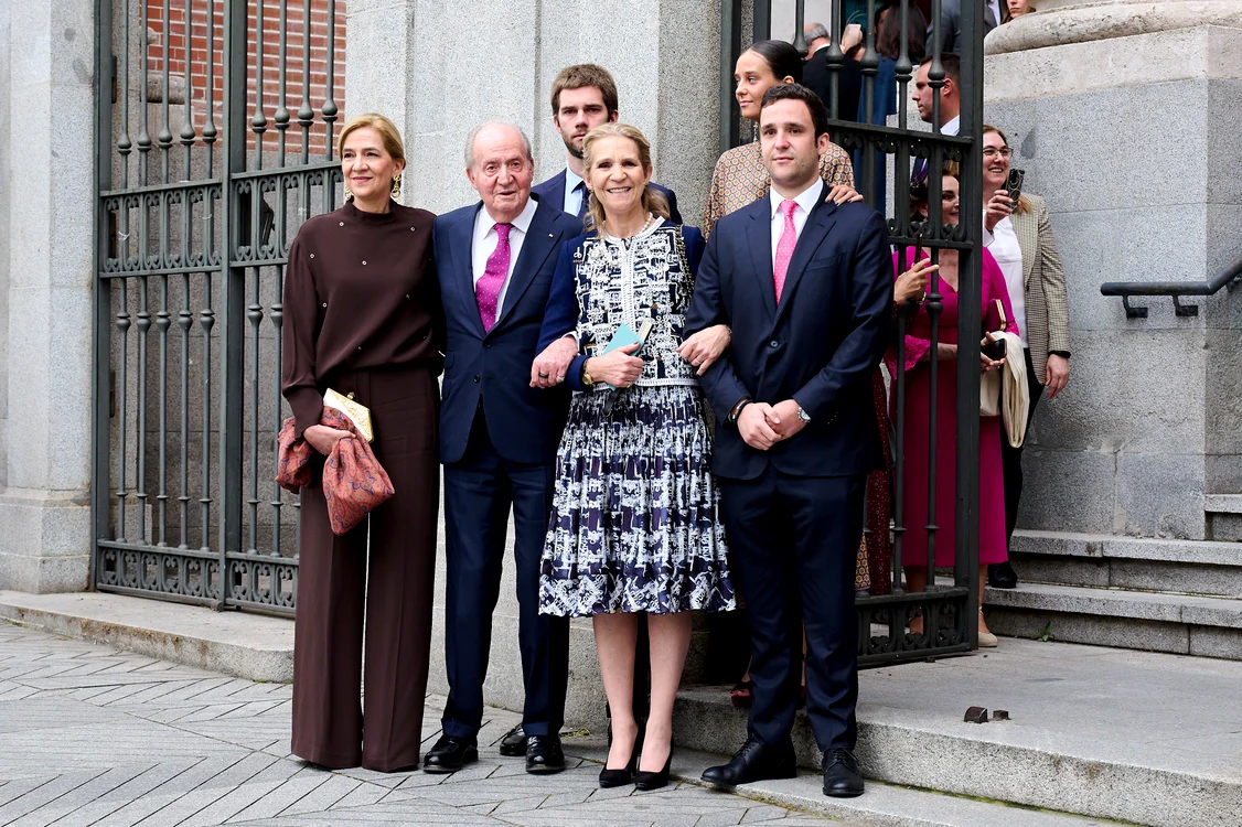 Regele Juan Carlos cu fiicele Infanta Cristina si Infanta Elena si nepotii Juan Valentin Urdangarin, Felipe Juan Froilan si Victoria Federica de Marichalar GettyImages 2143422506 jpg