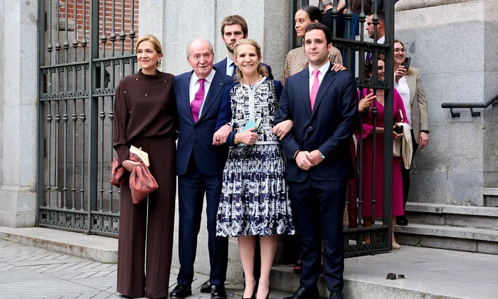 Regele Juan Carlos cu fiicele Infanta Cristina si Infanta Elena si nepotii Juan Valentin Urdangarin, Felipe Juan Froilan si Victoria Federica de Marichalar   GettyImages 2143422506 jpg