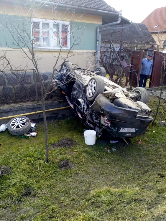 Internauților le-a fost imposibil să găsească fetița din imagine