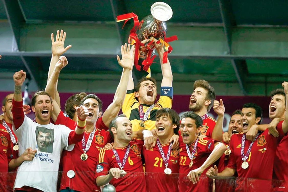2012, Kiev: Spaniolii îşi apără  cu succes titlul  continental cucerit  cu patru ani înainte