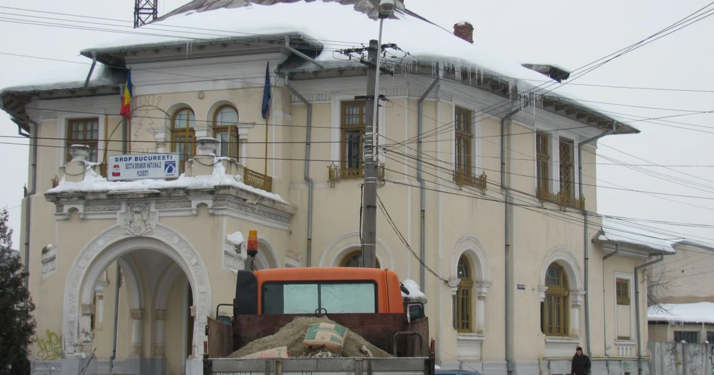 Preocupaţi cu deszăpezirea DN-urilor, reprezentanţii CNADNR au uitat de propriul sediu