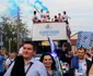 Corvinul Hunedoara aclamată de mii de oameni la prezentarea trofeului Cupa României la fotbal Foto Daniel Guță ADEVĂRUL (326) JPG