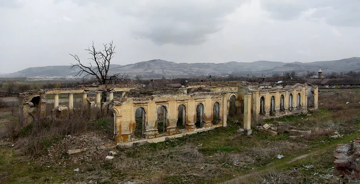 Ruinele fostului castel de la Cisteiu de Mureş