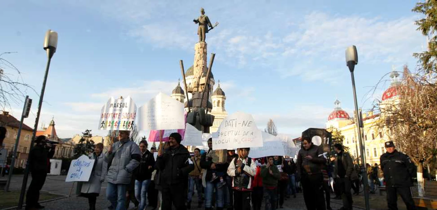 Romii mutaţi în Pata Rât susţin că vor condiţii decente de trai. 