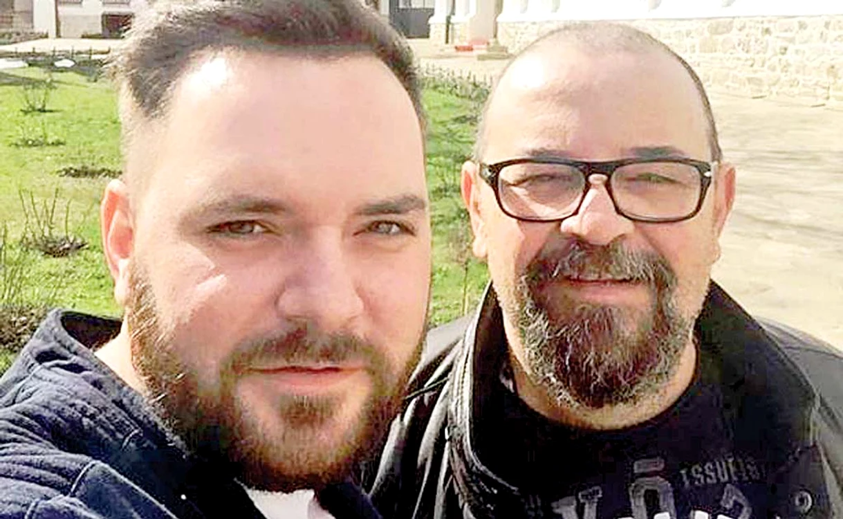 
    Vlad Popescu (stânga) administrează două restaurante în sectorul 4  
