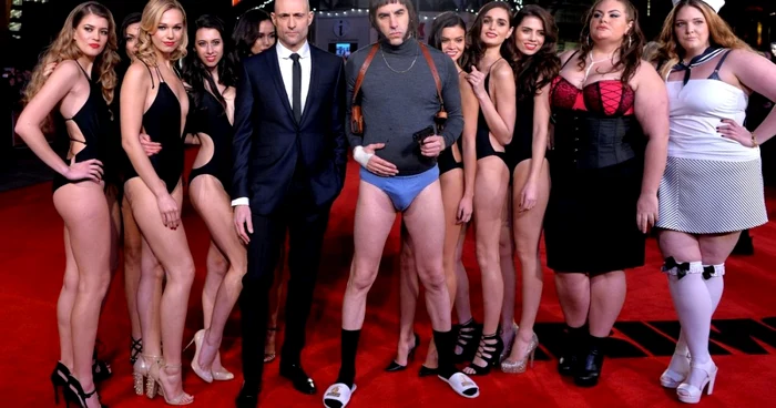 Sacha
Baron Cohen (centru) şi-a făcut un obicei din a apărea pe covorul roşu în timp ce-şi
interpretează personajele FOTO GettyImages/Gulliver