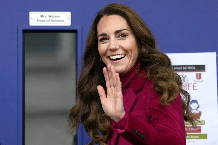 Kate Middleton a trebuie să îşi schimbe stilul vestimentar foto: AFP