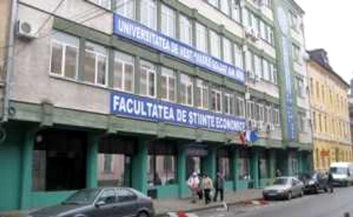 Cei doi profesori arădeni trimişi în judecată au predat la Facultatea de Ştiinţe Economice