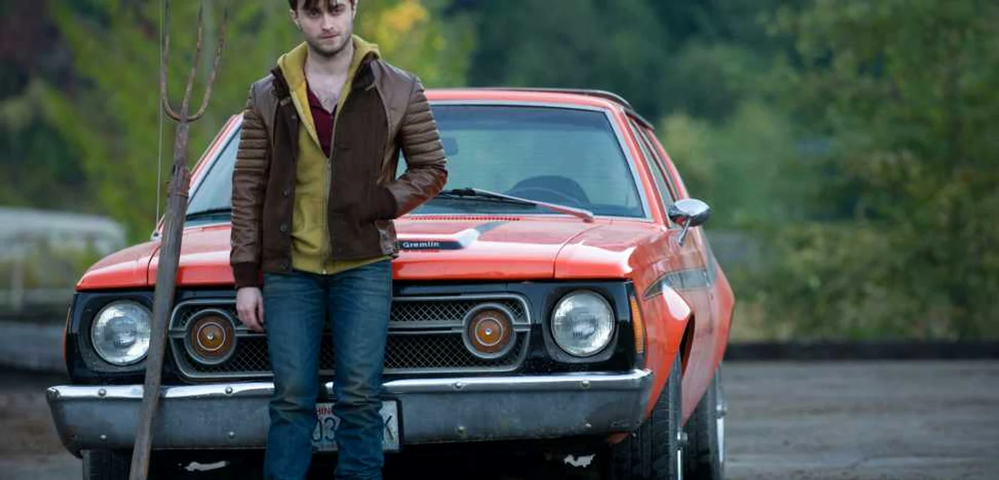 Daniel Radcliffe joacă rolul lui Ig
Perrish, un tânăr acuzat că şi-a violat şi şi-a ucis prietena
şi care se foloseşte de abilităţile paranormale dobândite peste
noapte pentru a descoperi adevăratul criminal FOTO cinemagia.ro