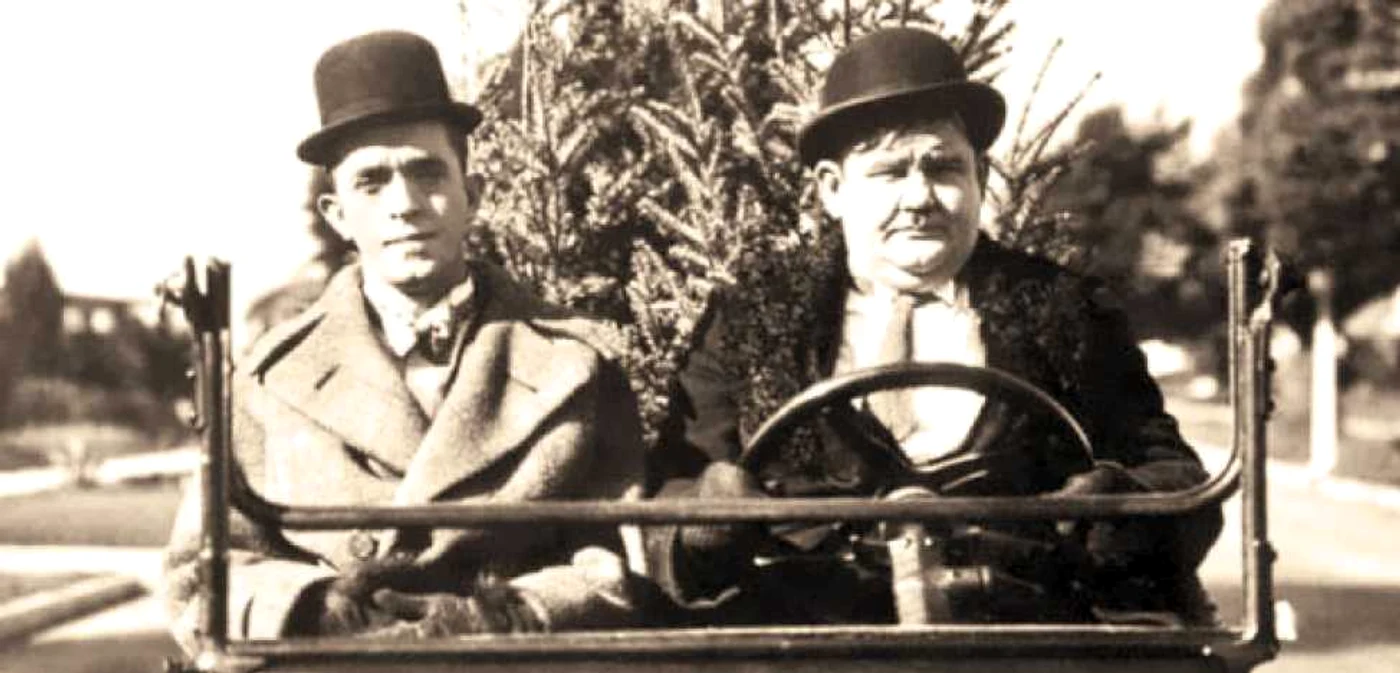 Stan Laurel şi Oliver Hardy în „Big Business“