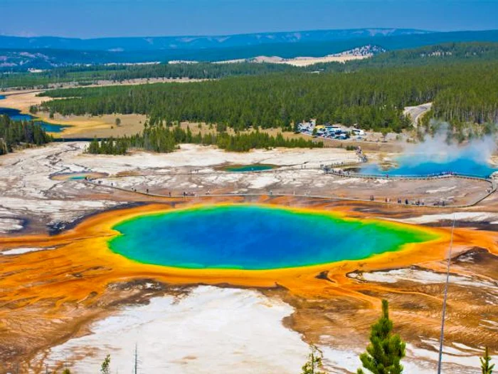 Dintre toate parcurile naţionale din S U A , Yellowstone este cel mai impresionant deoarece este centrat deasupra celui mai mare super vulcan de pe continent  jpeg