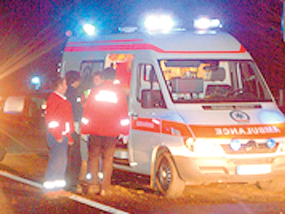 
    O persoană a murit şi alte cinci au fost rănite  
