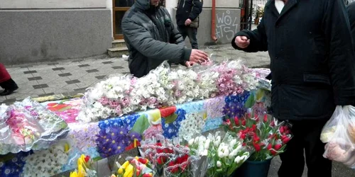 Mărţişoare, scoase la vânzare prin tot Bacăul