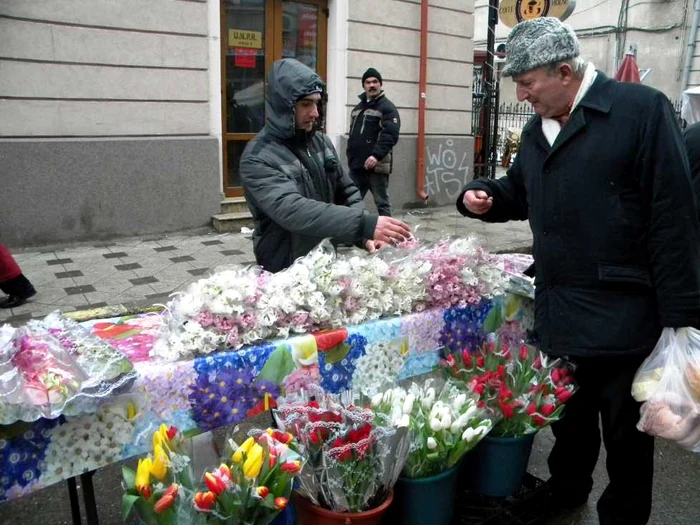 Mărţişoare, scoase la vânzare prin tot Bacăul