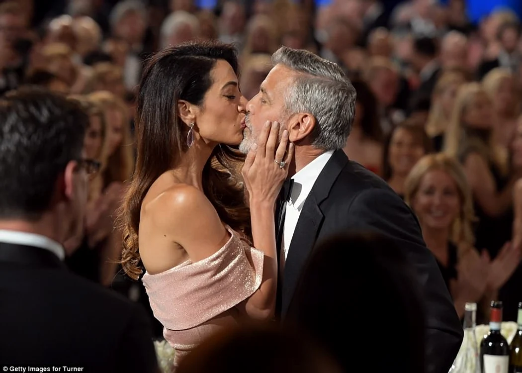 
    George Clooney și Amal, în cadrul evenimentului tribut pentru actorul premiat la OscarFoto Getty Images  