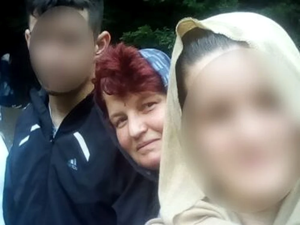 Maricica (mijloc), alături de copiiii ei Foto Arhiva personală
