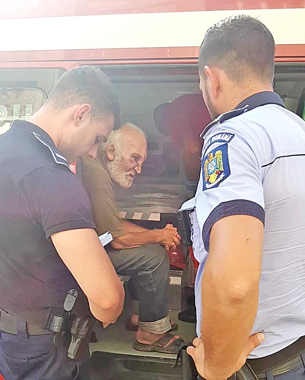Pensionarul a refuzat să fie transportat la spital