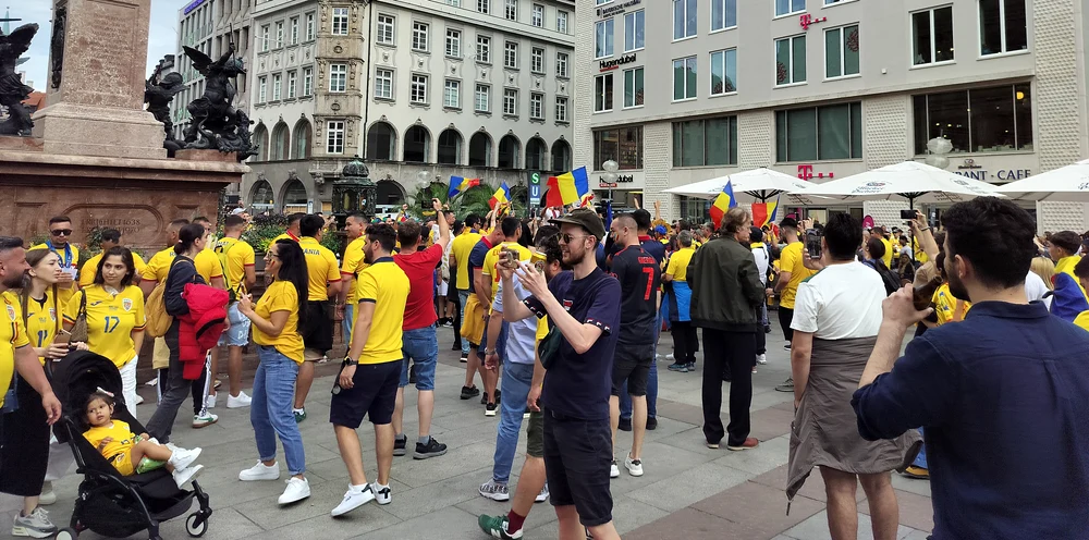 Fanii României sunt trup și suflet alături de națională. Foto Adevărul