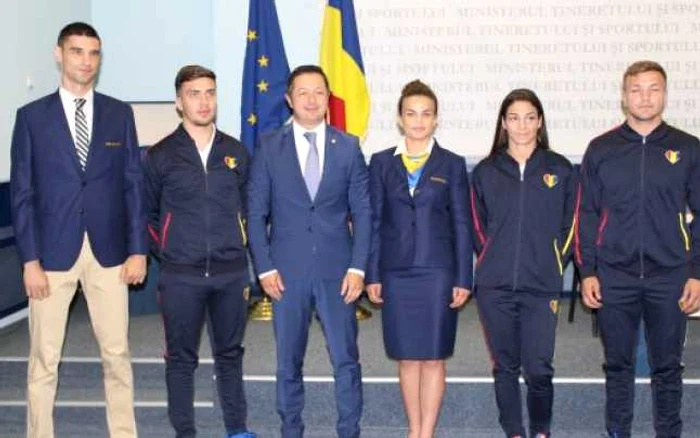 Ministrul Marius Dunca, alături de câţiva sportivi