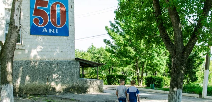 Ministerul Educaţiei confirmă că instituţia şcolară va activa atât timp cât în ea vor mai rămâne copii, adică până la 15 iunie 2015 FOTO Alexandru Tarlev